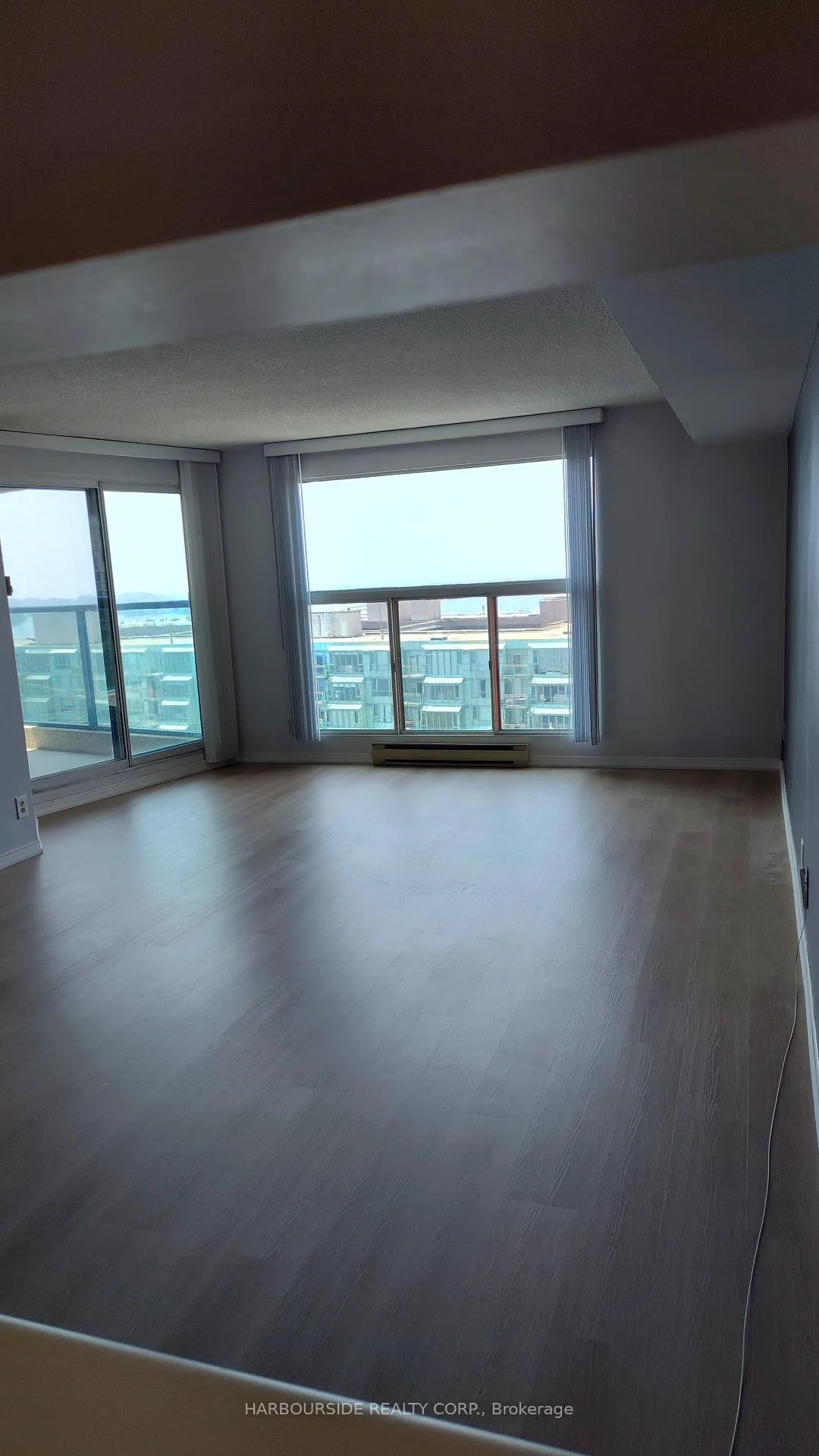 Photo 5 of Unit 2009, 77 Harbour Square, Toronto, Waterfront Communities — HOMEH