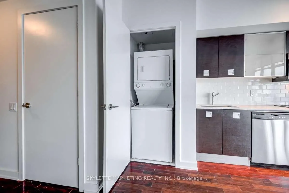 Photo 10 of Unit 3702, 33 Charles Street E, Toronto, Church-Yonge Corridor — HOMEH