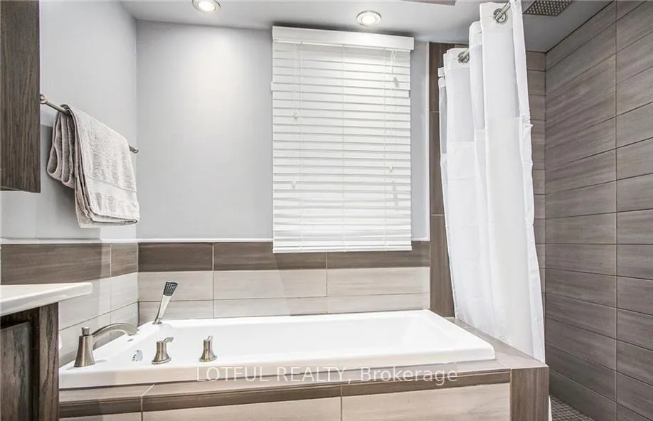 Photo 12 of 2012 Dorval Avenue, Ottawa, Elmvale Acres — HOMEH