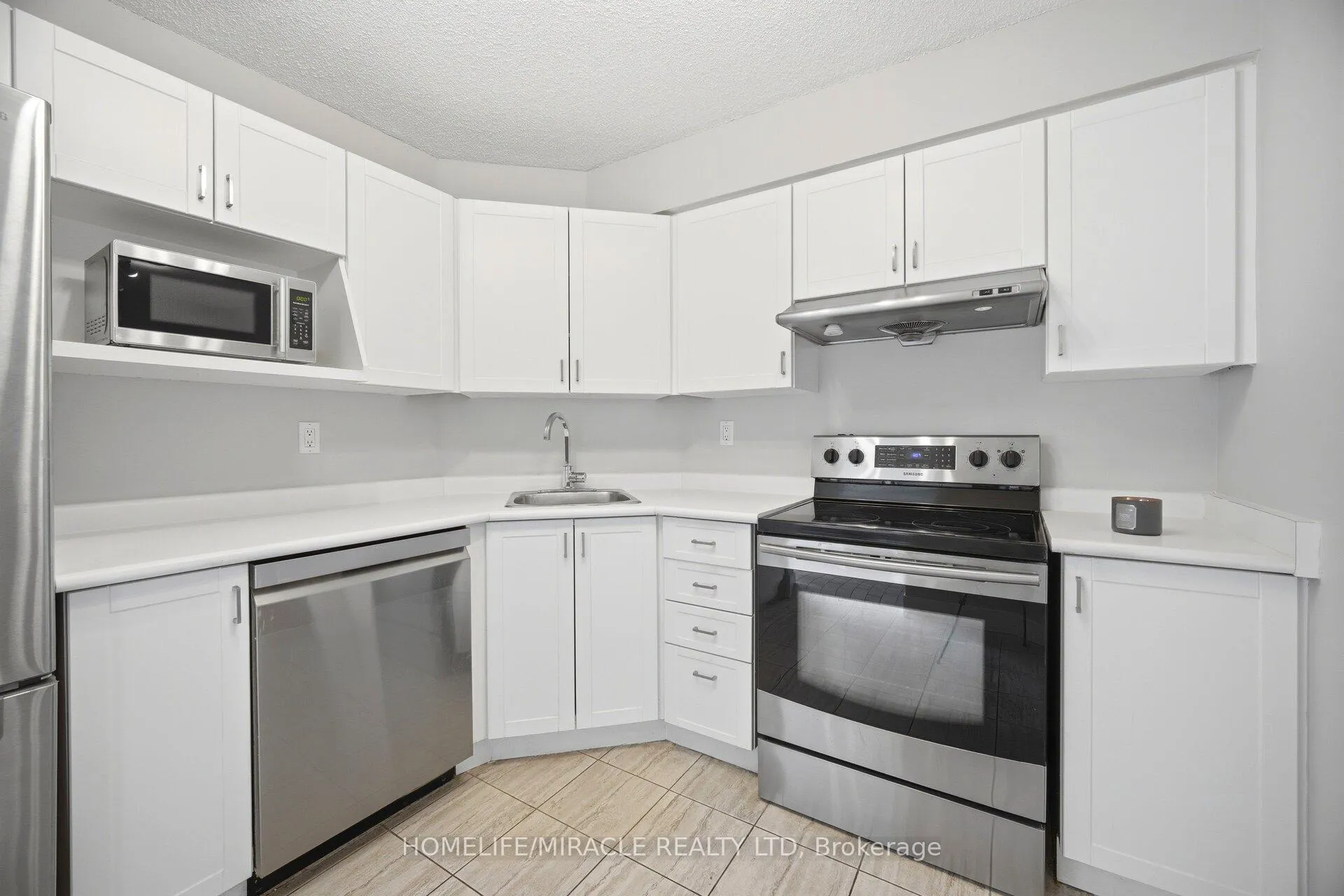 Photo 3 of Unit 707, 41 Markbrook Lane, Etobicoke, Mount Olive-Silverstone-Jamestown — HOMEH
