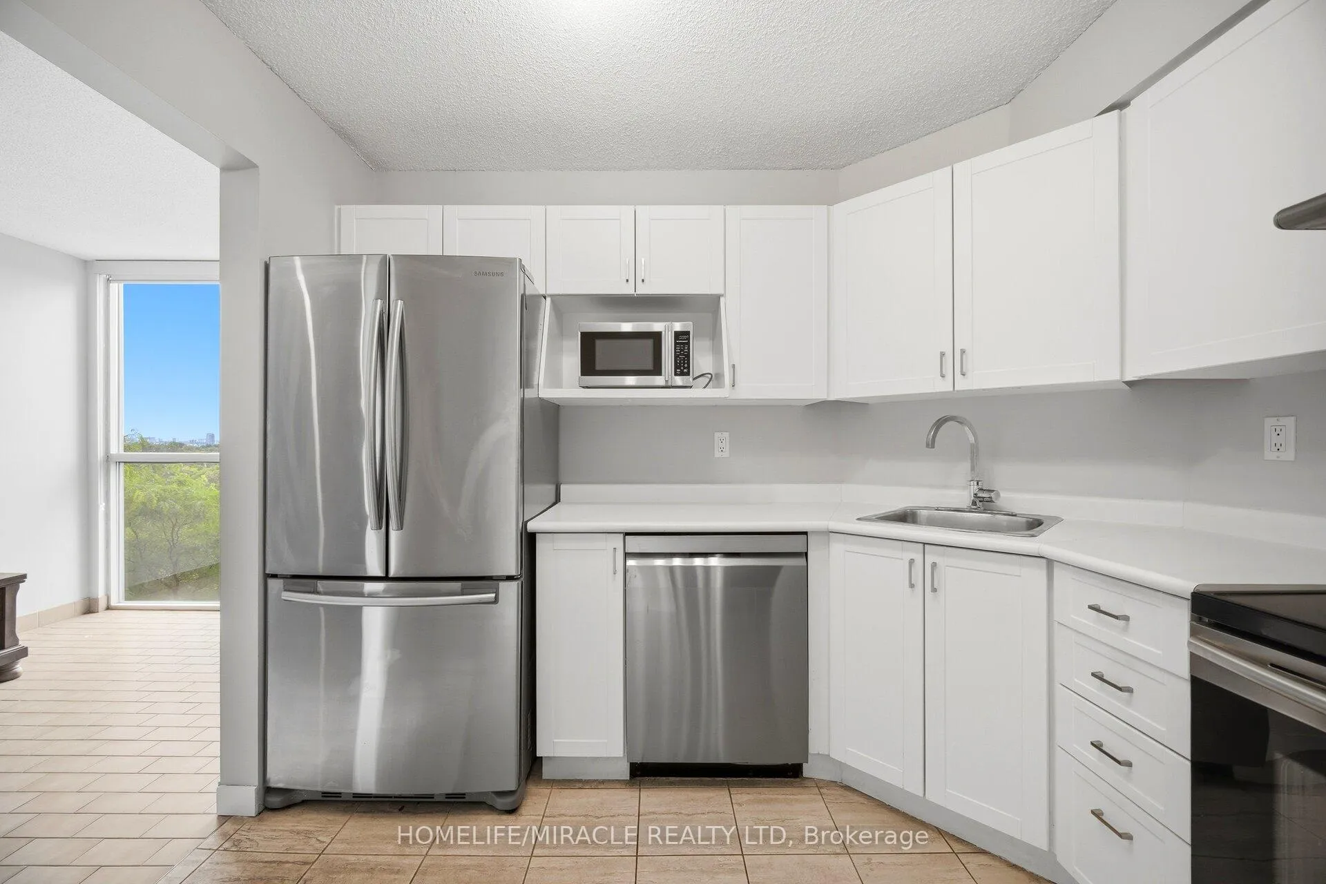 Photo 4 of Unit 707, 41 Markbrook Lane, Etobicoke, Mount Olive-Silverstone-Jamestown — HOMEH