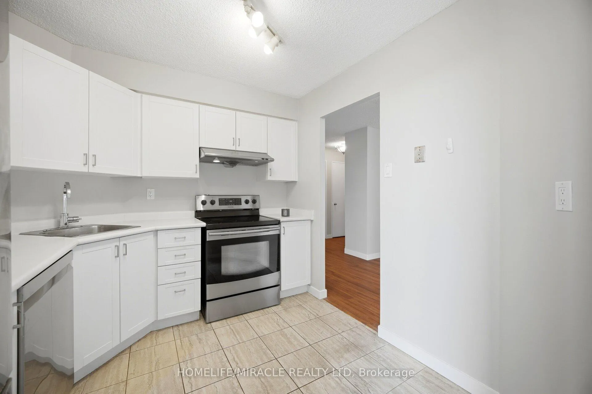 Photo 5 of Unit 707, 41 Markbrook Lane, Etobicoke, Mount Olive-Silverstone-Jamestown — HOMEH