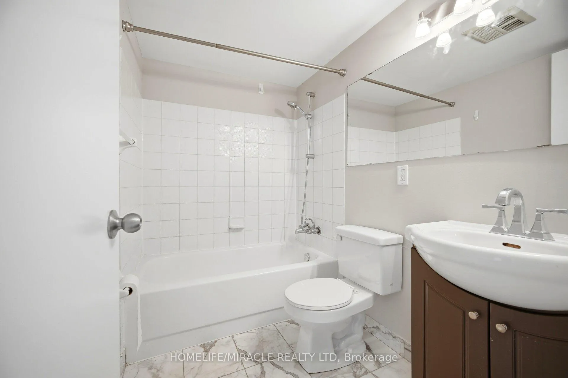 Photo 9 of Unit 707, 41 Markbrook Lane, Etobicoke, Mount Olive-Silverstone-Jamestown — HOMEH