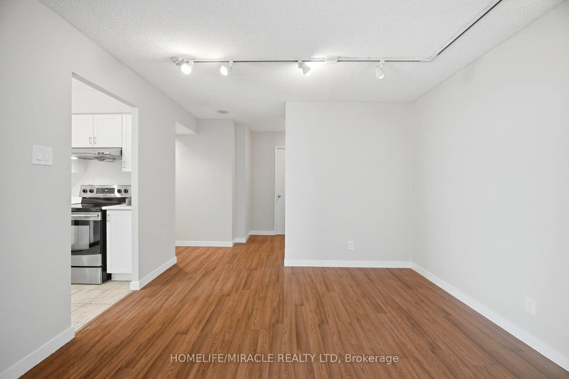 Photo 13 of Unit 707, 41 Markbrook Lane, Etobicoke, Mount Olive-Silverstone-Jamestown — HOMEH