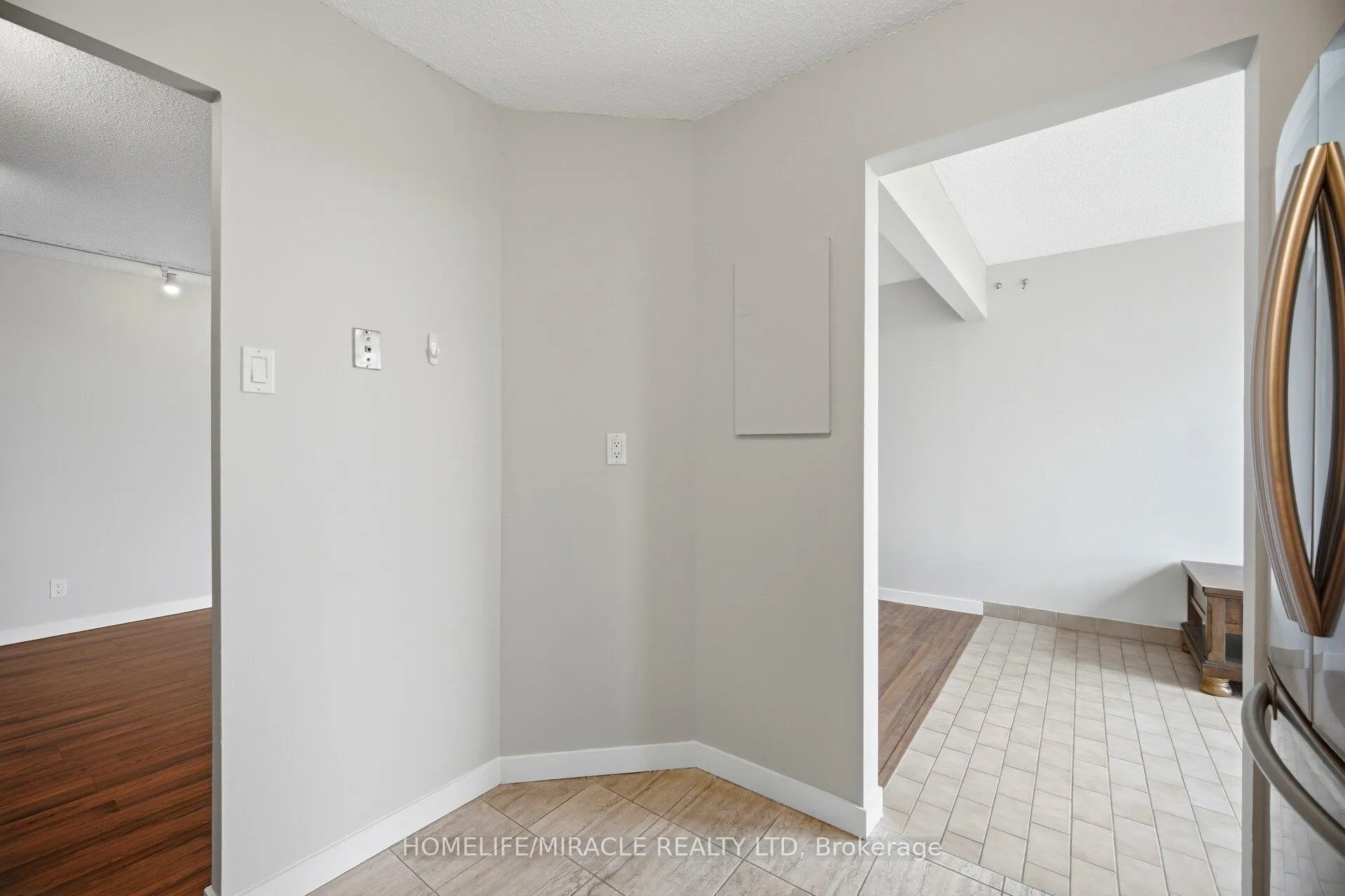 Photo 17 of Unit 707, 41 Markbrook Lane, Etobicoke, Mount Olive-Silverstone-Jamestown — HOMEH