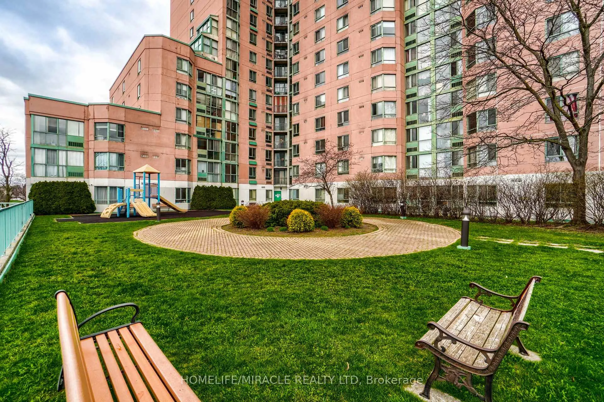 Photo 39 of Unit 707, 41 Markbrook Lane, Etobicoke, Mount Olive-Silverstone-Jamestown — HOMEH