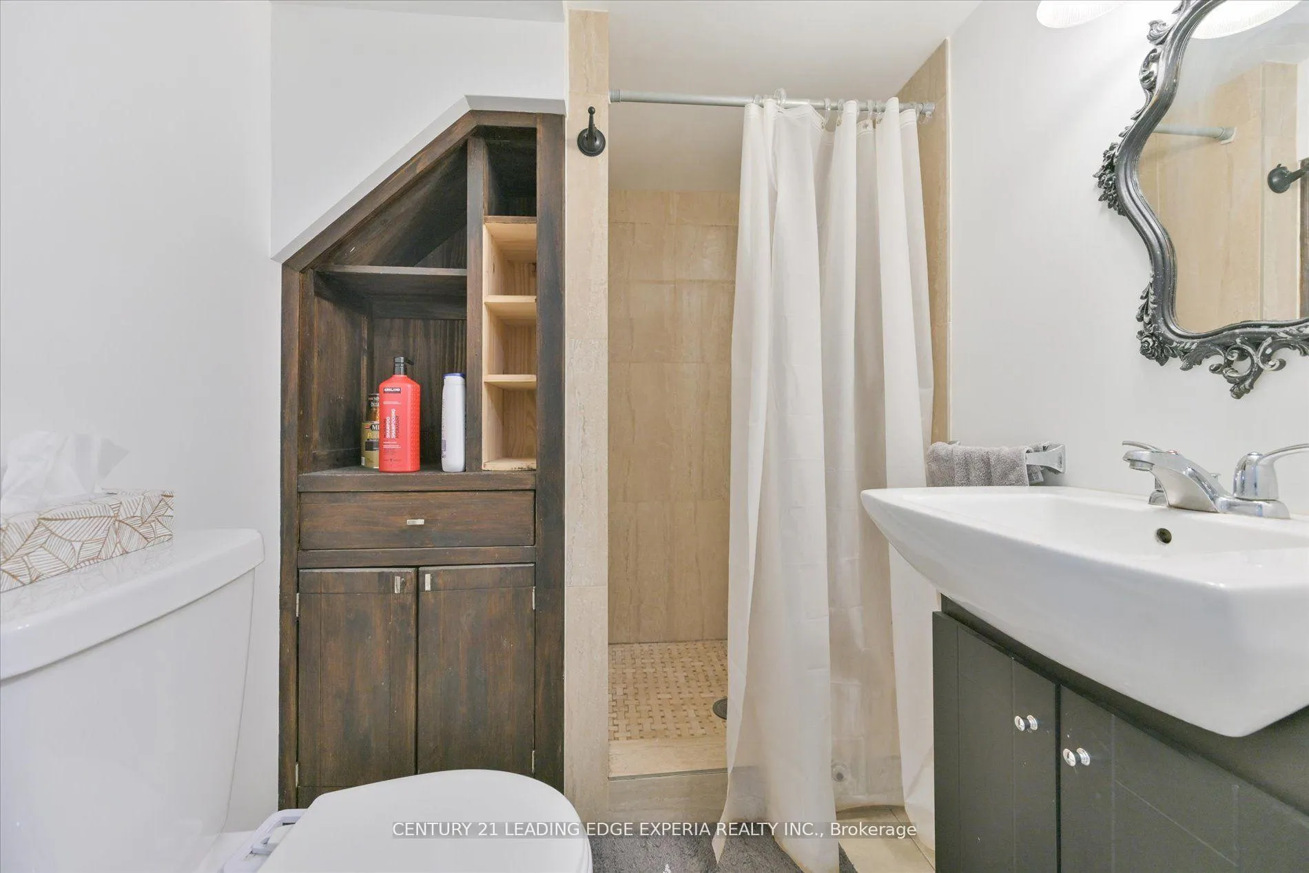 Photo 3 of Unit Lower, 24 Torrens Avenue, Toronto, Broadview North — HOMEH