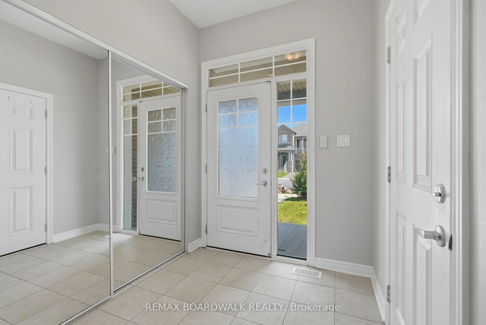 Photo 3 of 695 Jerome Jodoin Drive, Ottawa, Avalon West — HOMEH