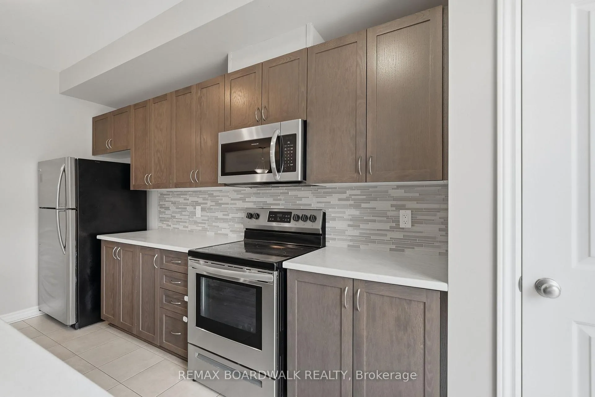 Photo 17 of 695 Jerome Jodoin Drive, Ottawa, Avalon West — HOMEH