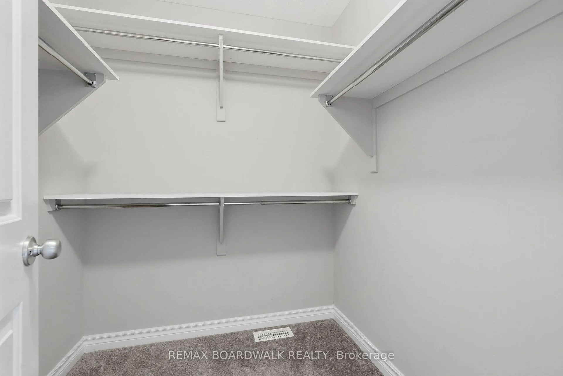 Photo 23 of 695 Jerome Jodoin Drive, Ottawa, Avalon West — HOMEH