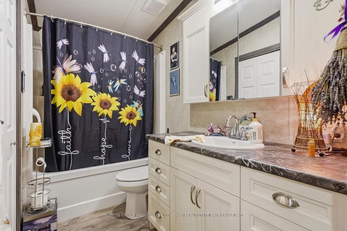 Photo 22 of Unit 116, 22790 Amiens Road, Middlesex Centre, Komoka — HOMEH