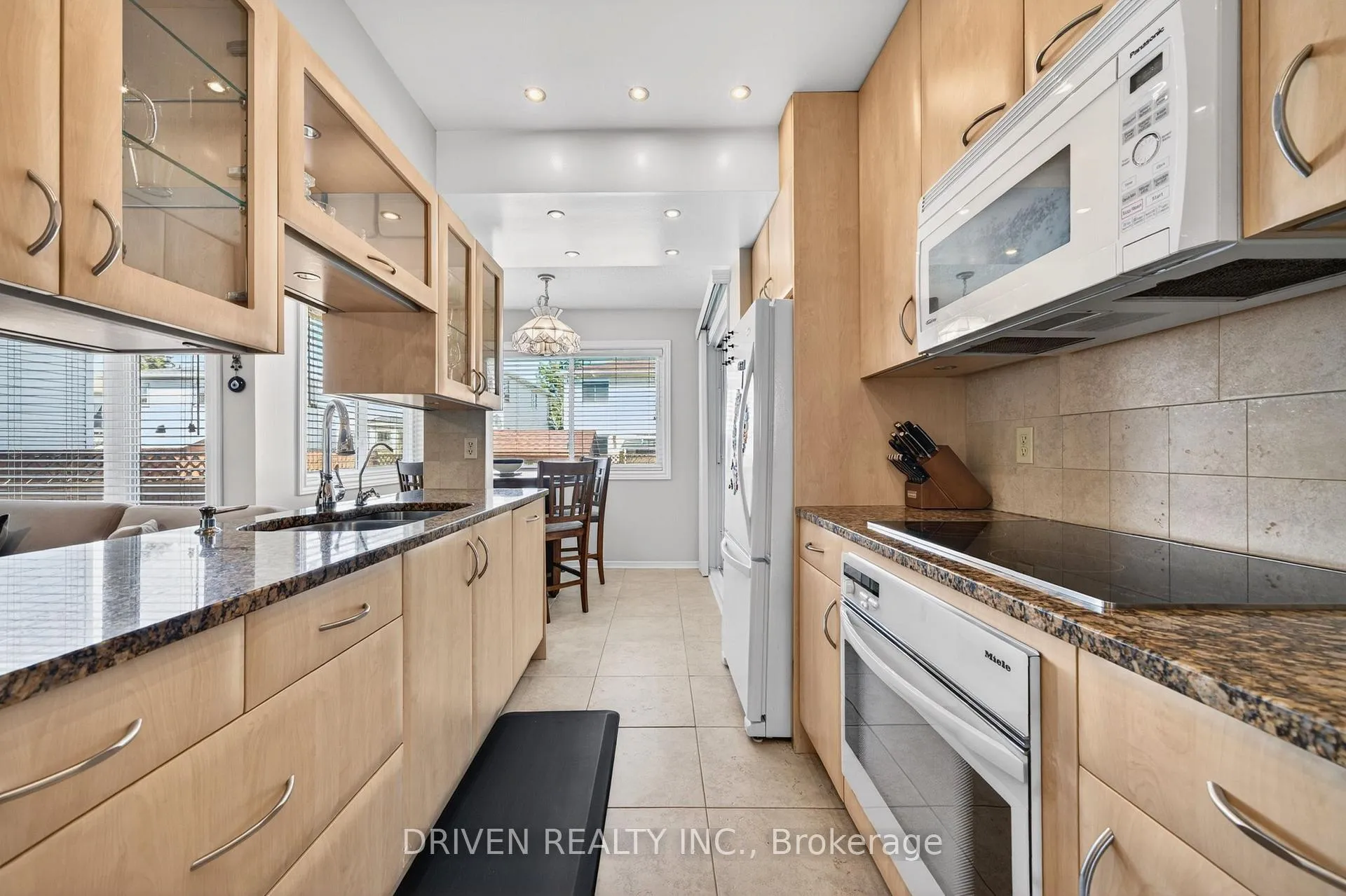Photo 9 of 30 Peacock Crescent, Ottawa, Barrhaven - Cedargrove/Fraserdale — HOMEH
