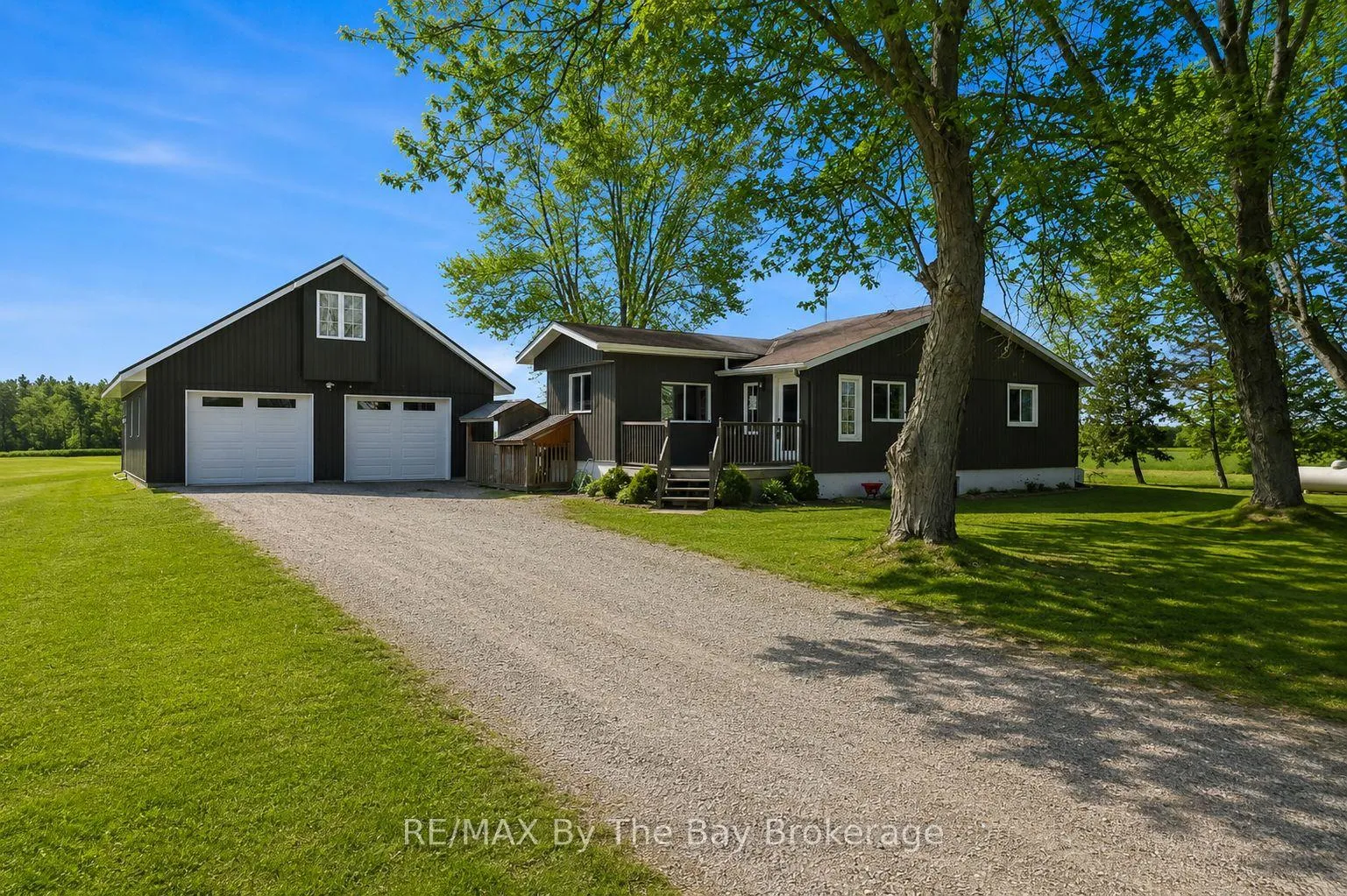 Photo 1 of 2533 Flos 3 Road W, Springwater, Rural Springwater — HOMEH
