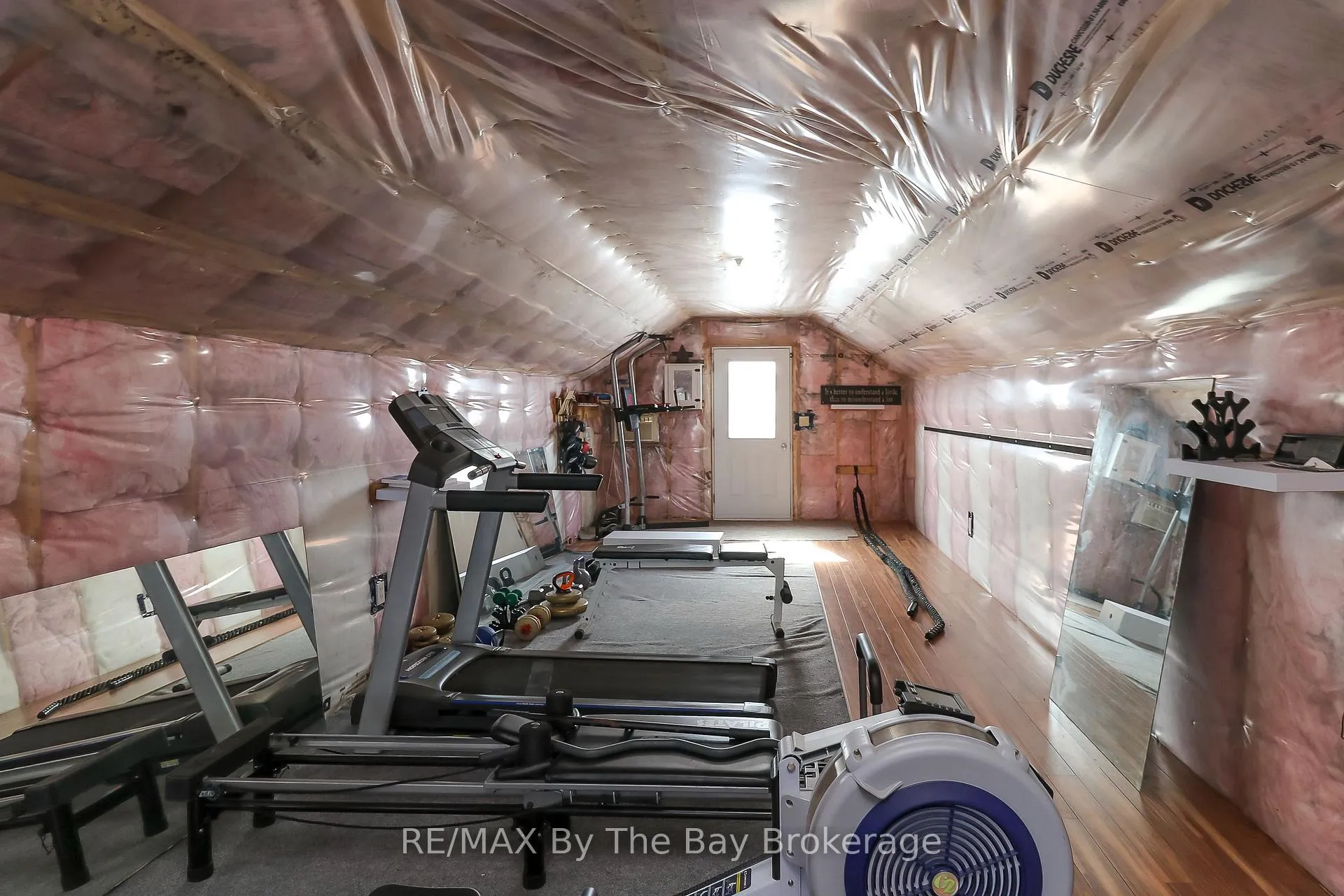 Photo 3 of 2533 Flos 3 Road W, Springwater, Rural Springwater — HOMEH