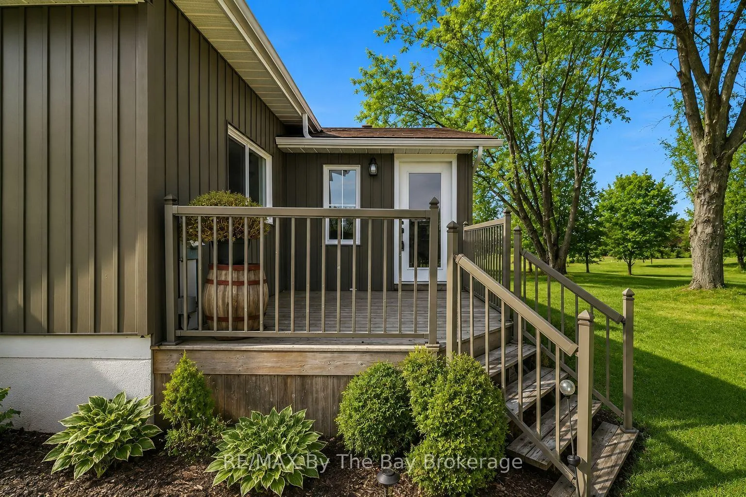 Photo 4 of 2533 Flos 3 Road W, Springwater, Rural Springwater — HOMEH