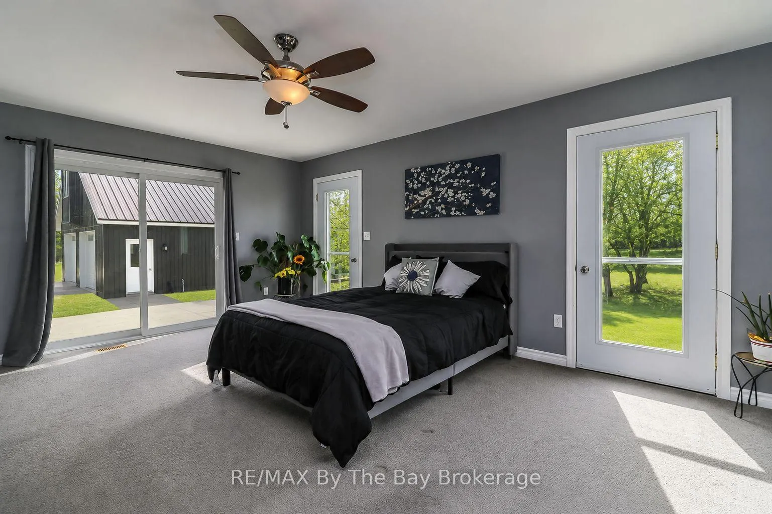 Photo 7 of 2533 Flos 3 Road W, Springwater, Rural Springwater — HOMEH