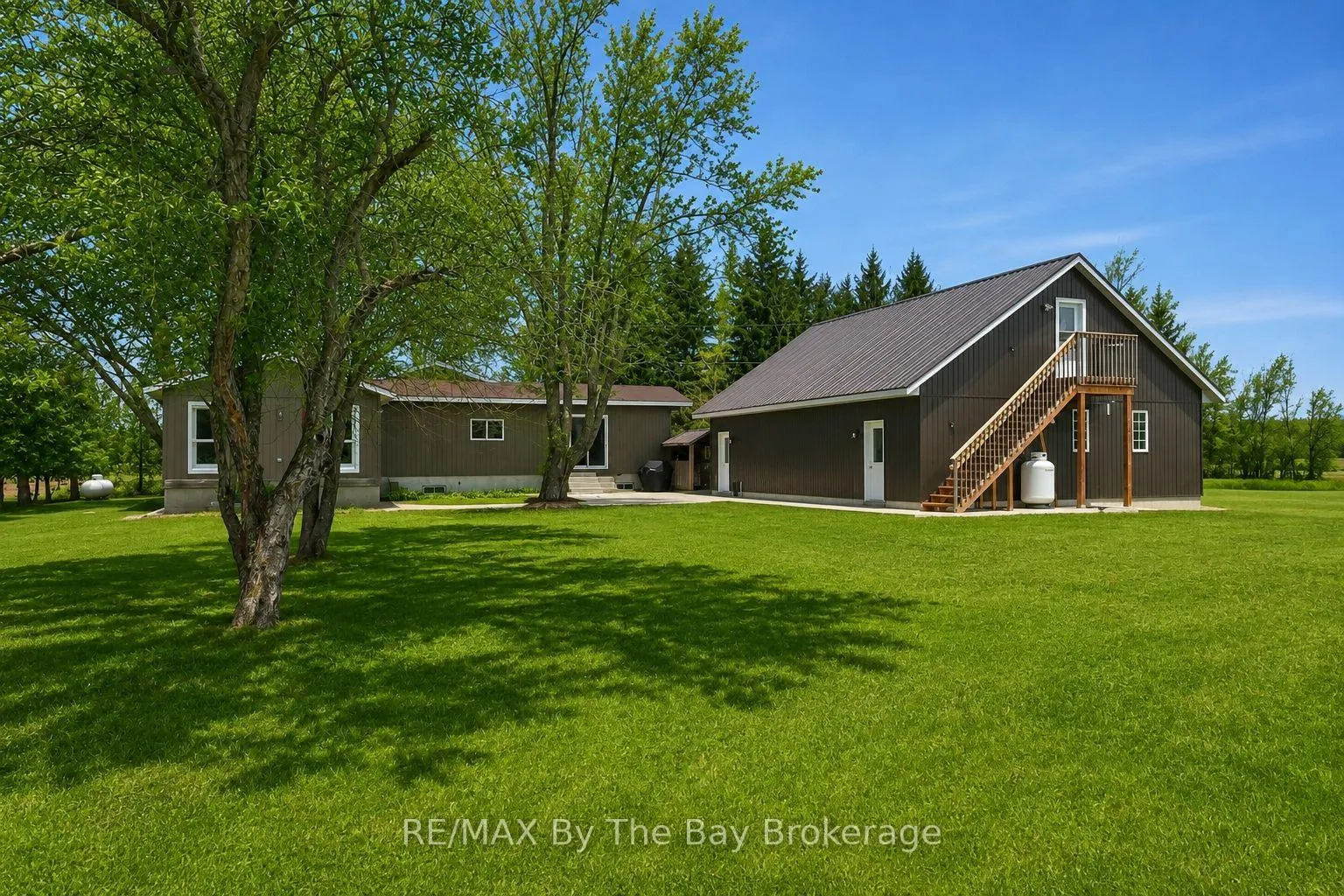Photo 8 of 2533 Flos 3 Road W, Springwater, Rural Springwater — HOMEH