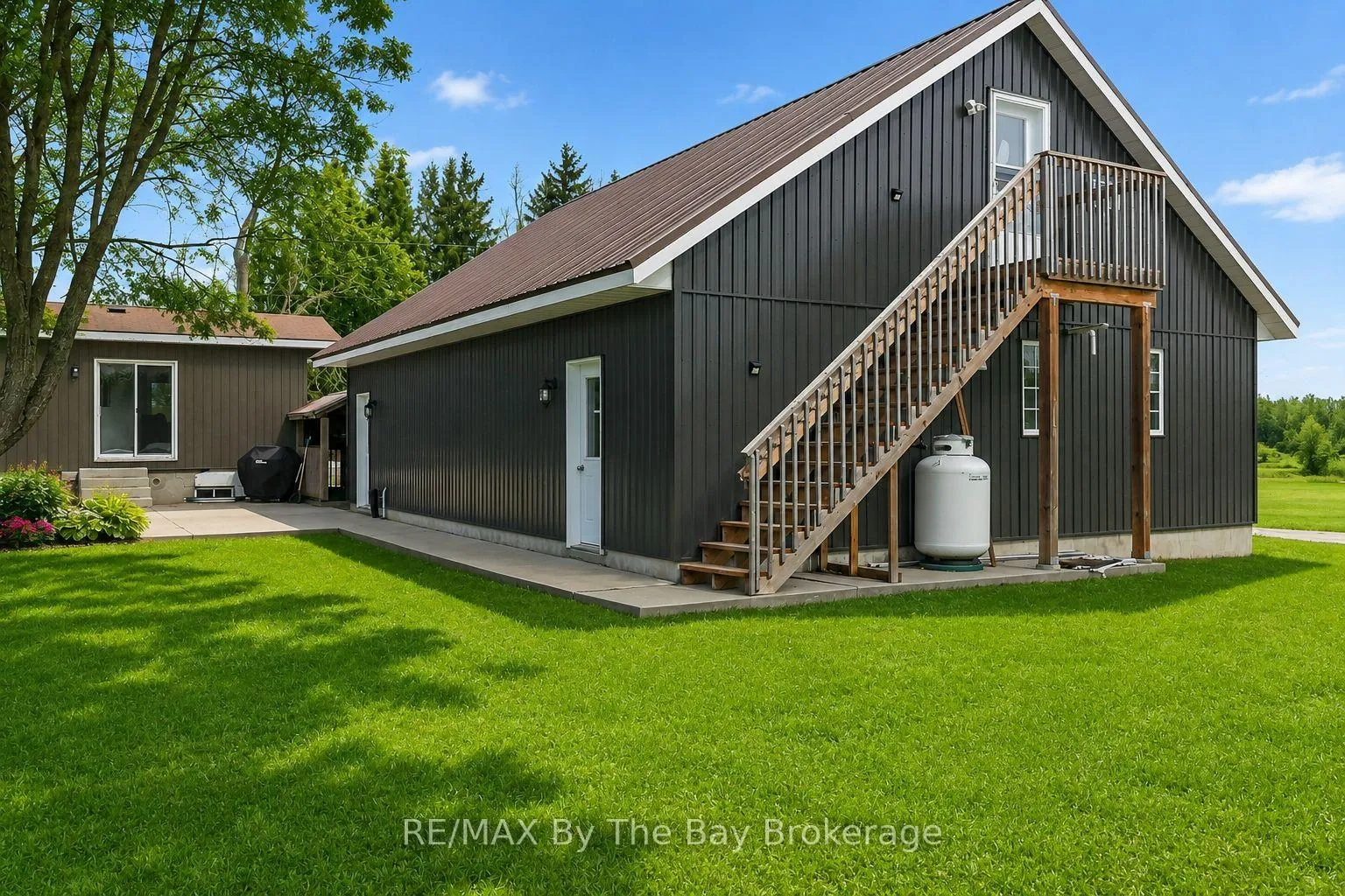 Photo 10 of 2533 Flos 3 Road W, Springwater, Rural Springwater — HOMEH