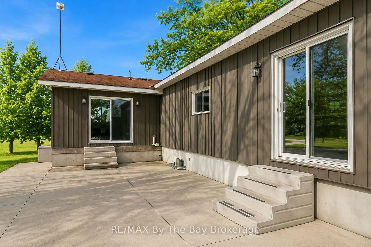 Photo 13 of 2533 Flos 3 Road W, Springwater, Rural Springwater — HOMEH