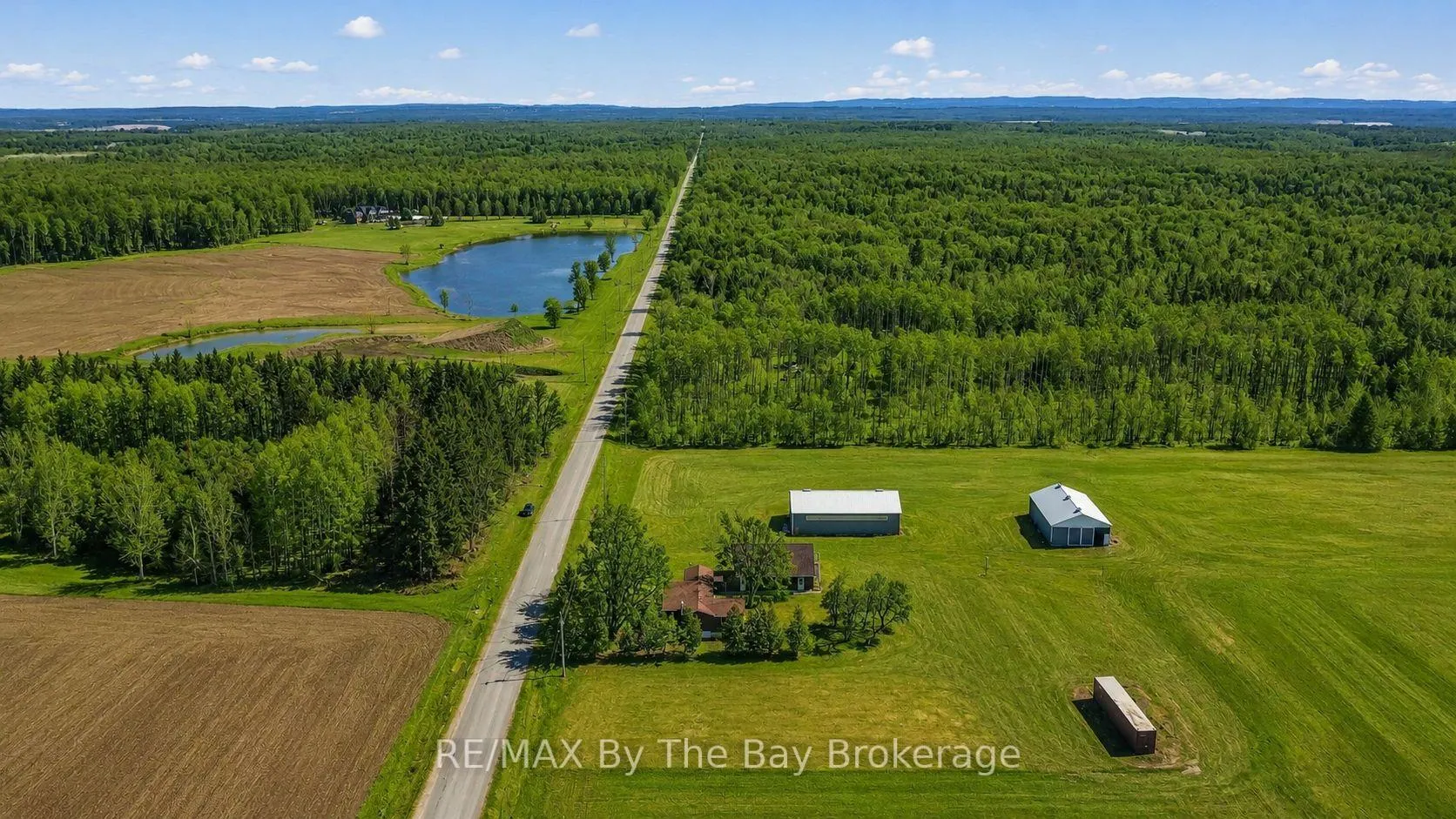 Photo 15 of 2533 Flos 3 Road W, Springwater, Rural Springwater — HOMEH
