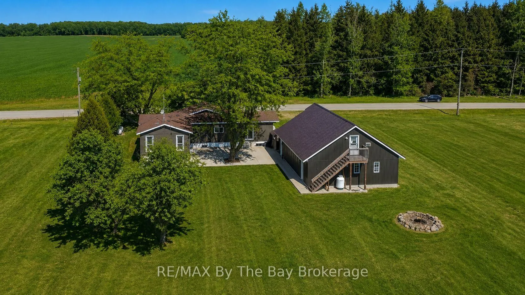 Photo 16 of 2533 Flos 3 Road W, Springwater, Rural Springwater — HOMEH