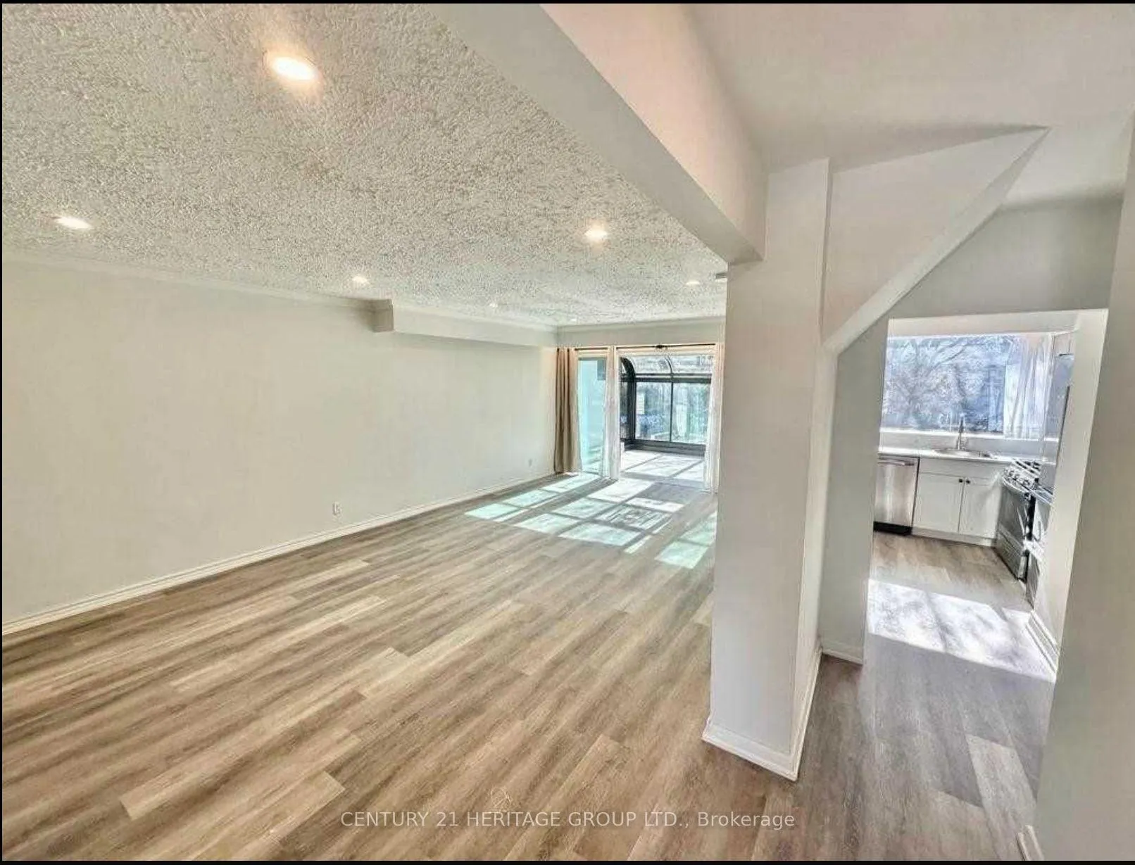 Photo 2 of 408 Osiris Drive, Richmond Hill, Crosby — HOMEH