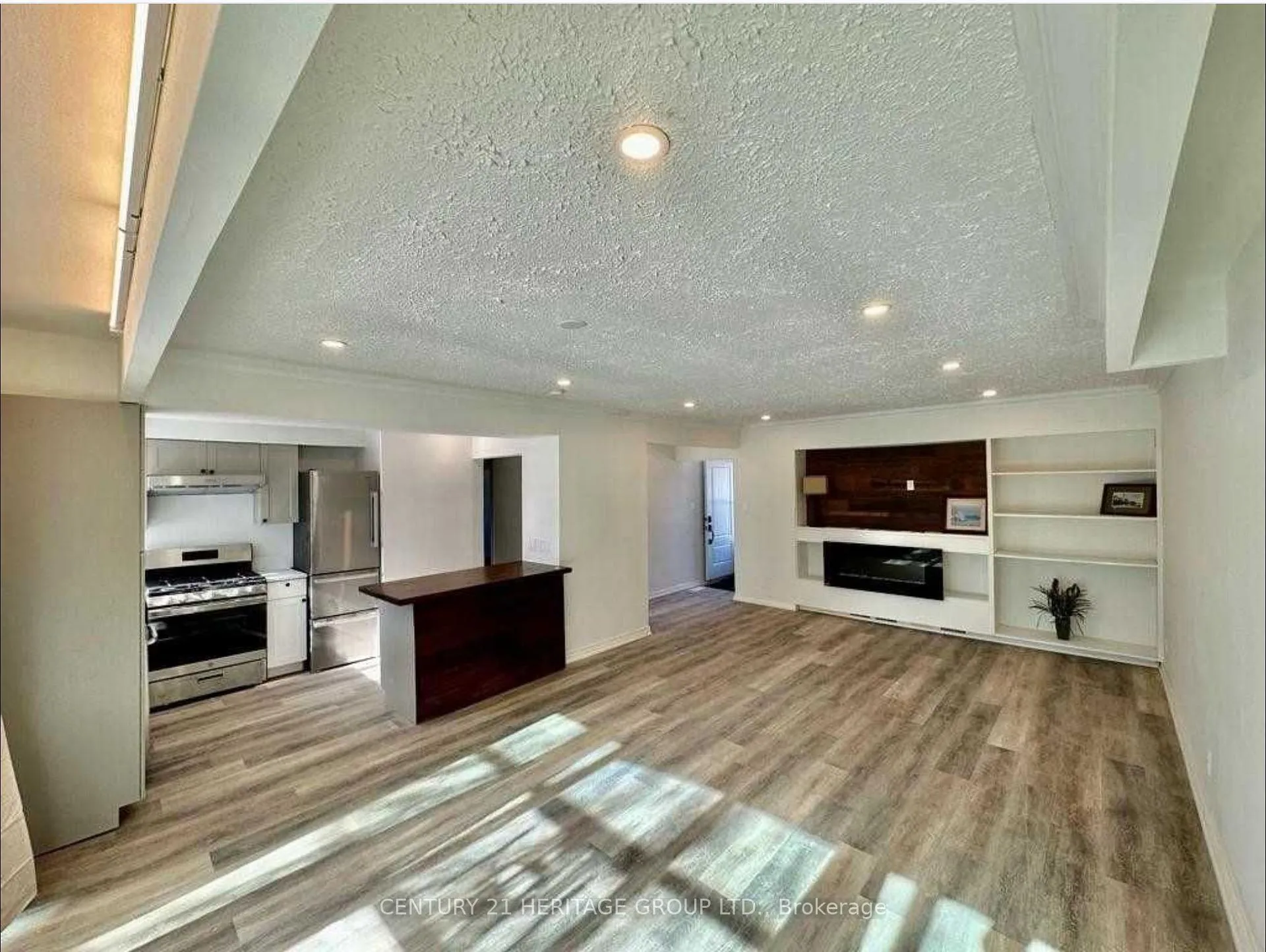Photo 3 of 408 Osiris Drive, Richmond Hill, Crosby — HOMEH