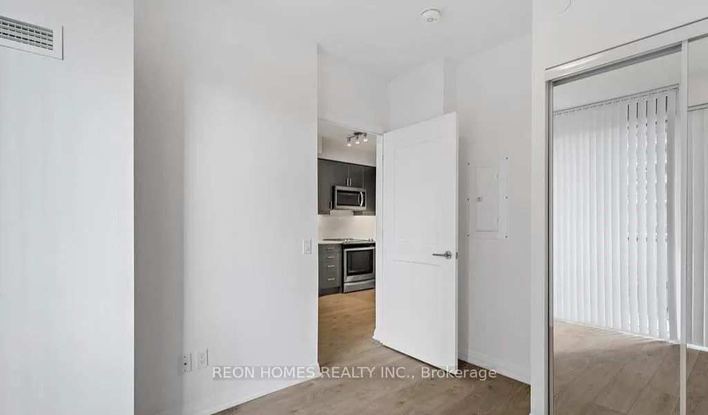 Photo 7 of Unit 807, 7895 Jane Street, Vaughan, Concord — HOMEH