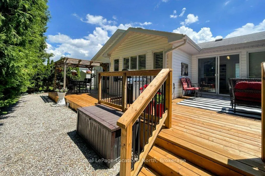 Photo 2 of 13 Pennsylvania Avenue, Wasaga Beach — HOMEH