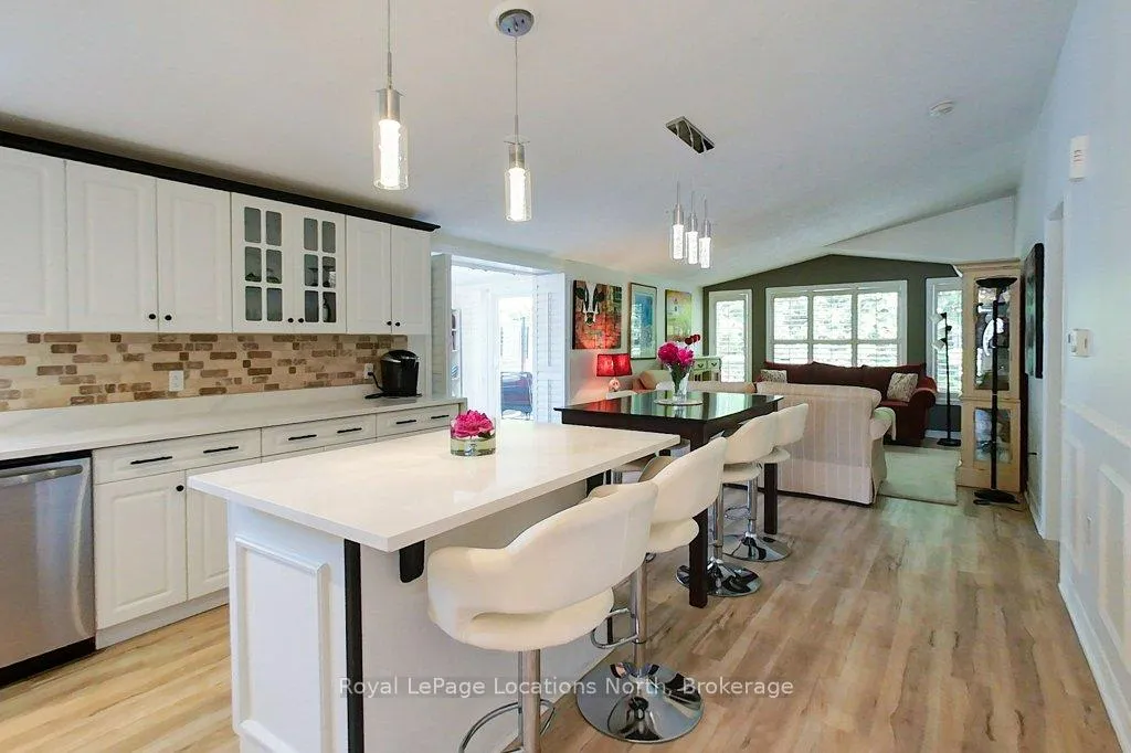 Photo 9 of 13 Pennsylvania Avenue, Wasaga Beach — HOMEH