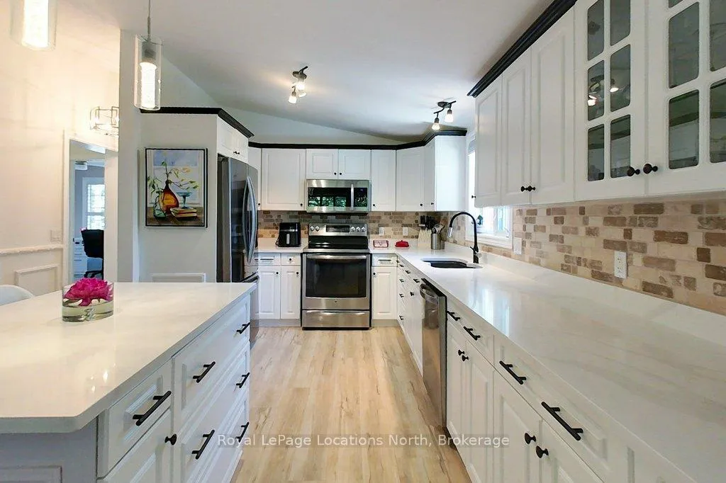 Photo 11 of 13 Pennsylvania Avenue, Wasaga Beach — HOMEH