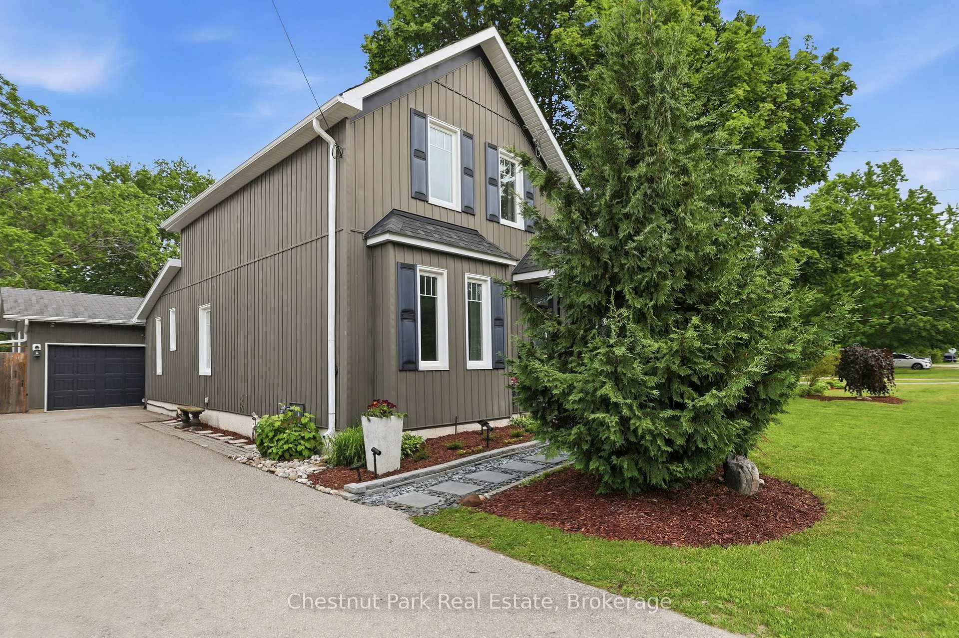 Photo 2 of 331 Oak Street, Collingwood — HOMEH