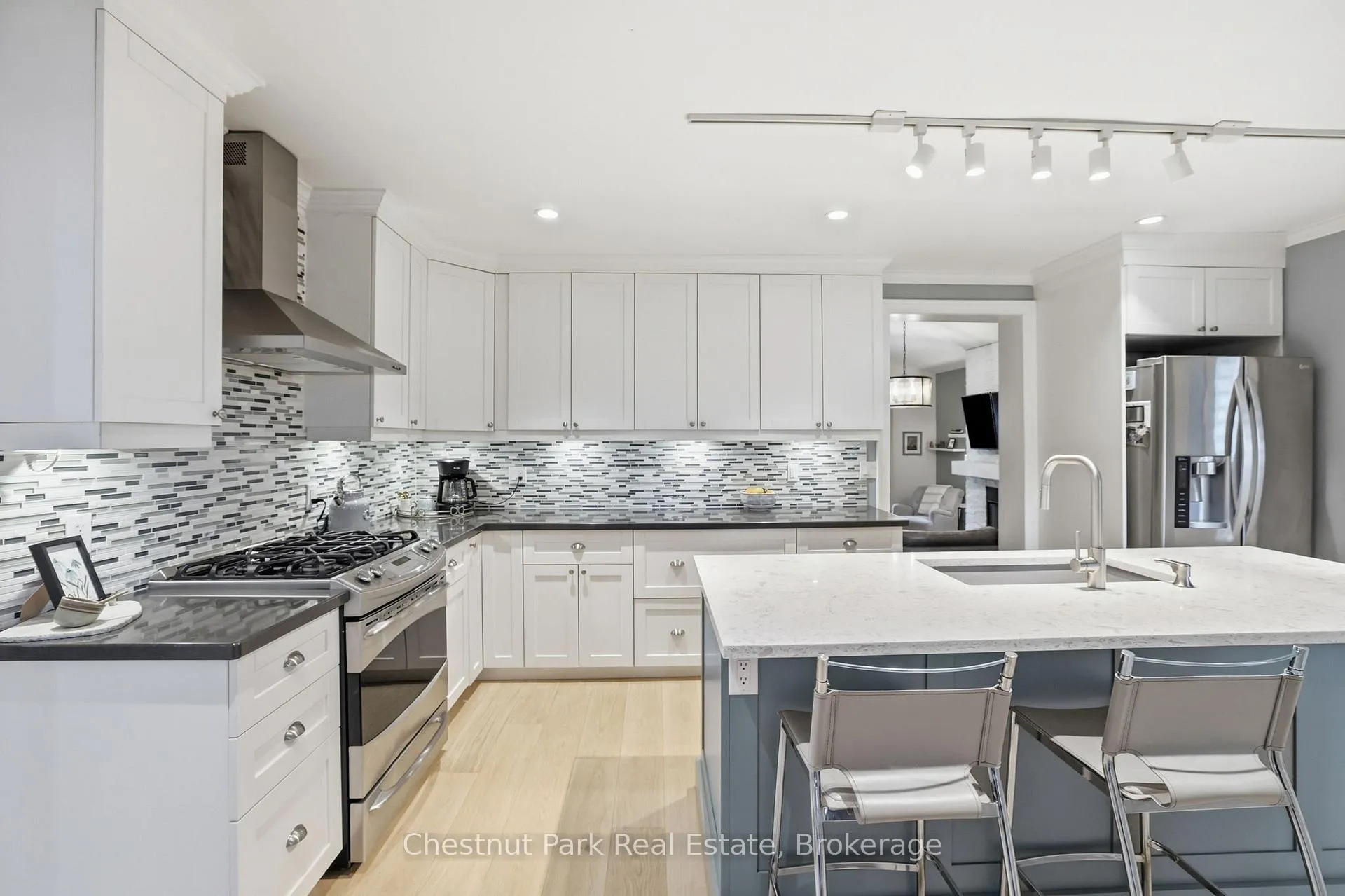 Photo 13 of 331 Oak Street, Collingwood — HOMEH