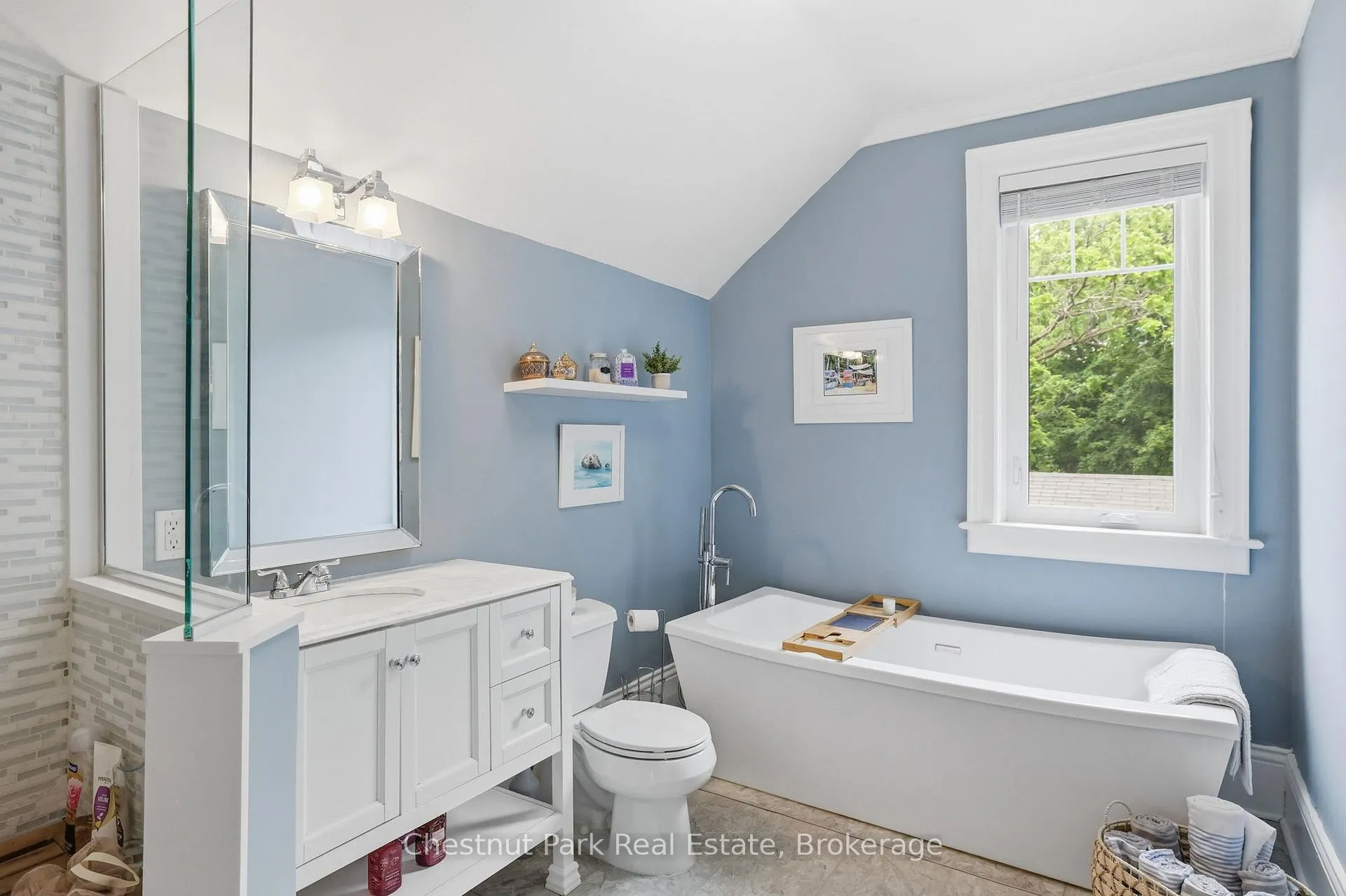 Photo 33 of 331 Oak Street, Collingwood — HOMEH