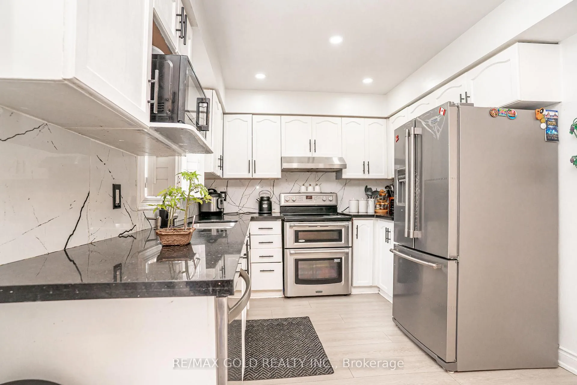 Photo 11 of 31 Colleyville Street, Brampton, Snelgrove — HOMEH