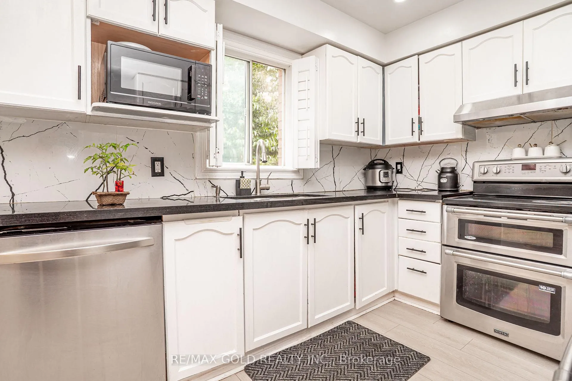 Photo 12 of 31 Colleyville Street, Brampton, Snelgrove — HOMEH