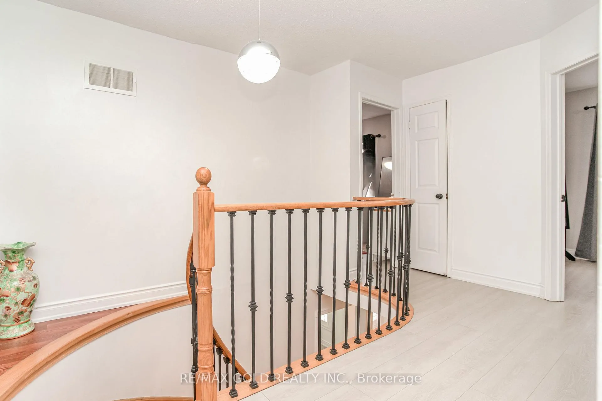 Photo 17 of 31 Colleyville Street, Brampton, Snelgrove — HOMEH