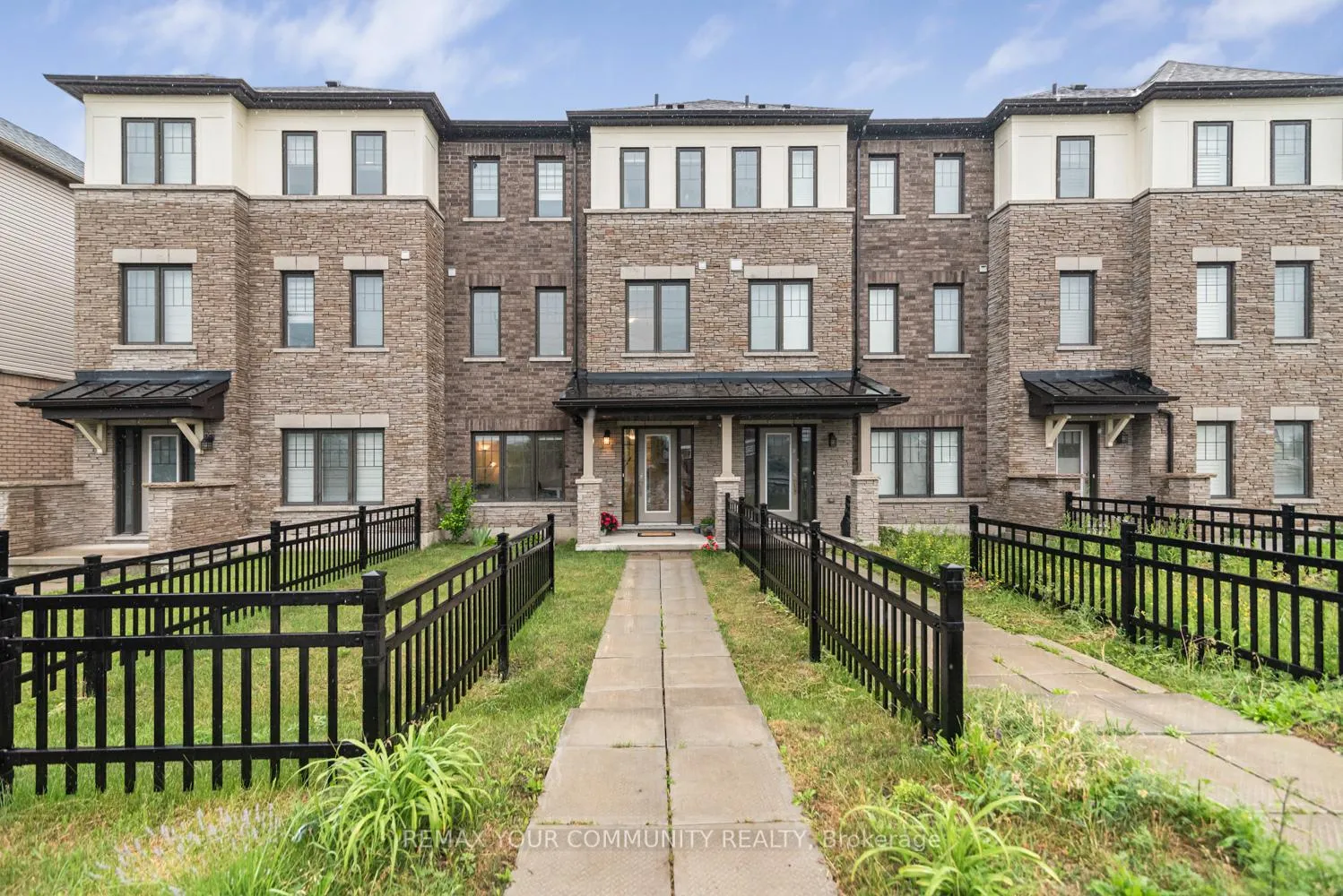 Photo 1 of 38 Utter Place, Hamilton, Stoney Creek Mountain — HOMEH