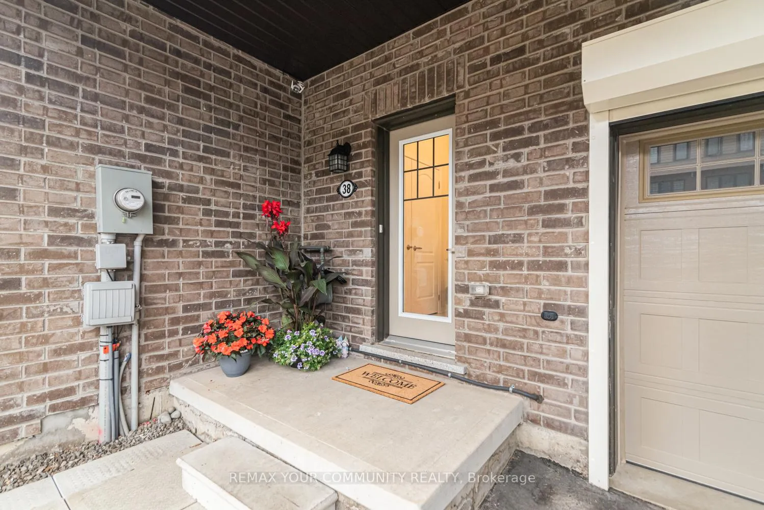 Photo 3 of 38 Utter Place, Hamilton, Stoney Creek Mountain — HOMEH