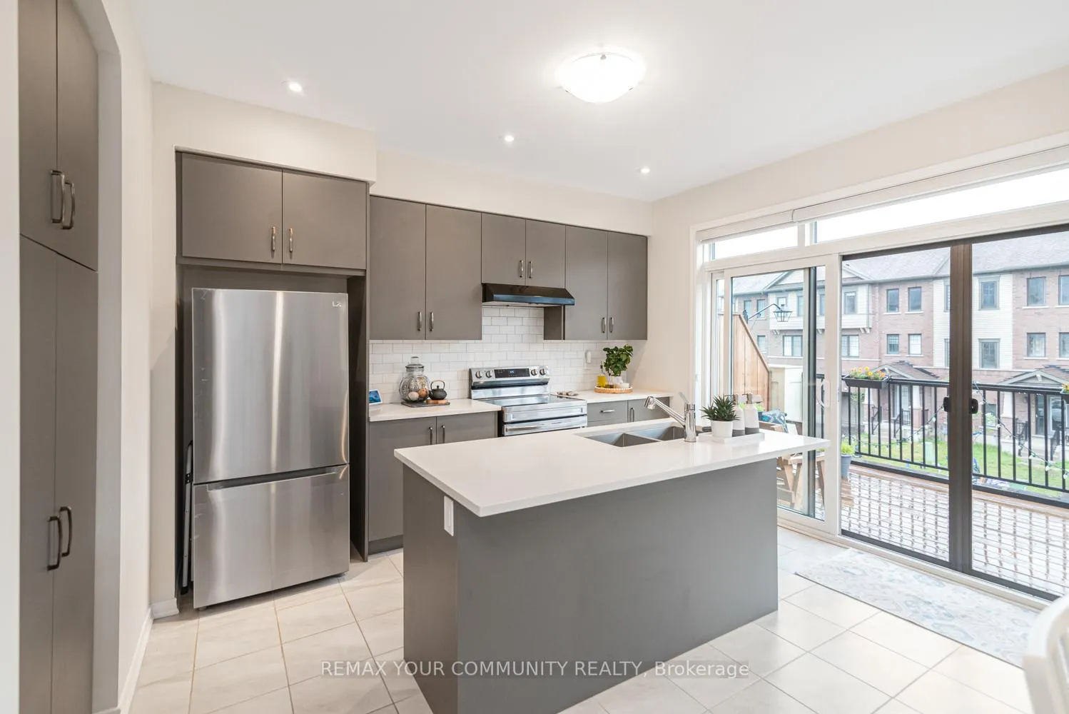 Photo 15 of 38 Utter Place, Hamilton, Stoney Creek Mountain — HOMEH