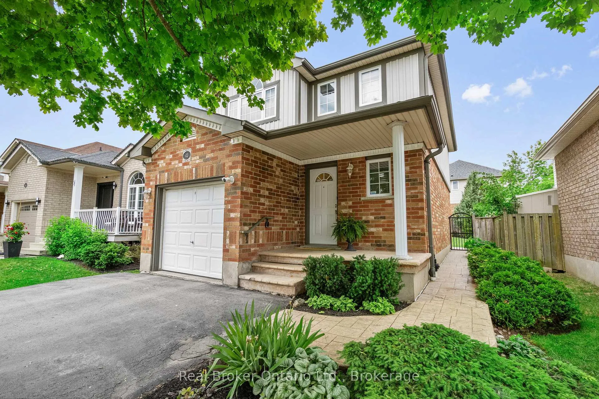 Photo 3 of 4 Beardmore Crescent, Halton Hills, Acton — HOMEH