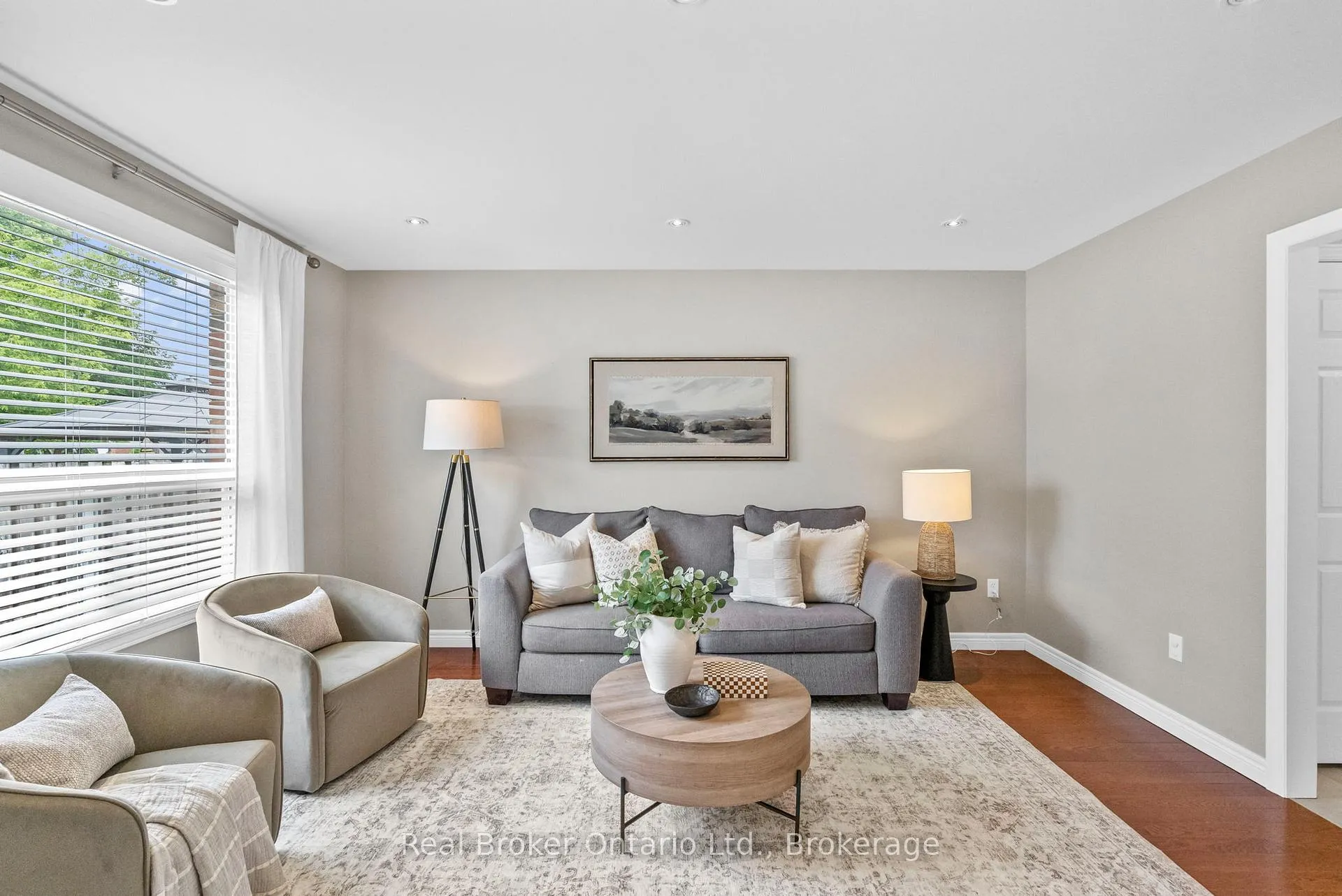 Photo 7 of 4 Beardmore Crescent, Halton Hills, Acton — HOMEH