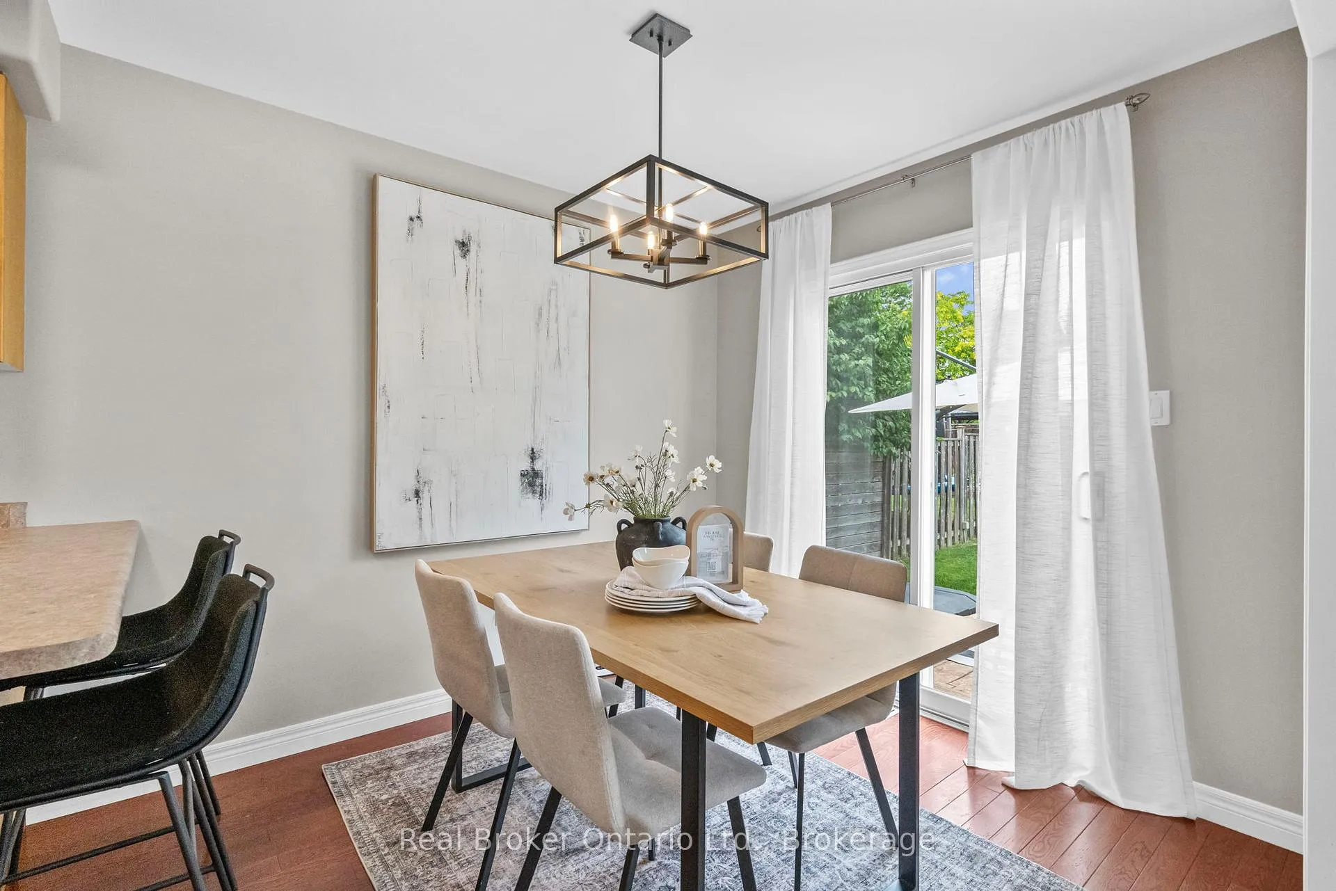 Photo 9 of 4 Beardmore Crescent, Halton Hills, Acton — HOMEH