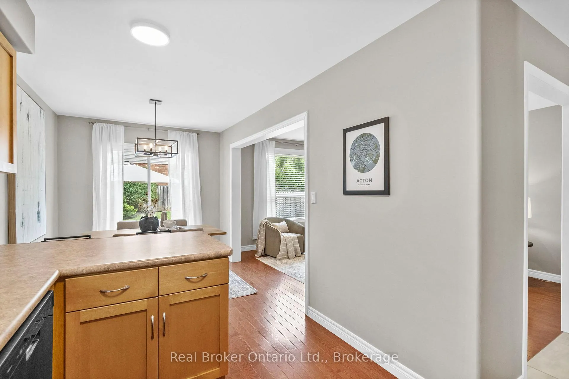 Photo 13 of 4 Beardmore Crescent, Halton Hills, Acton — HOMEH