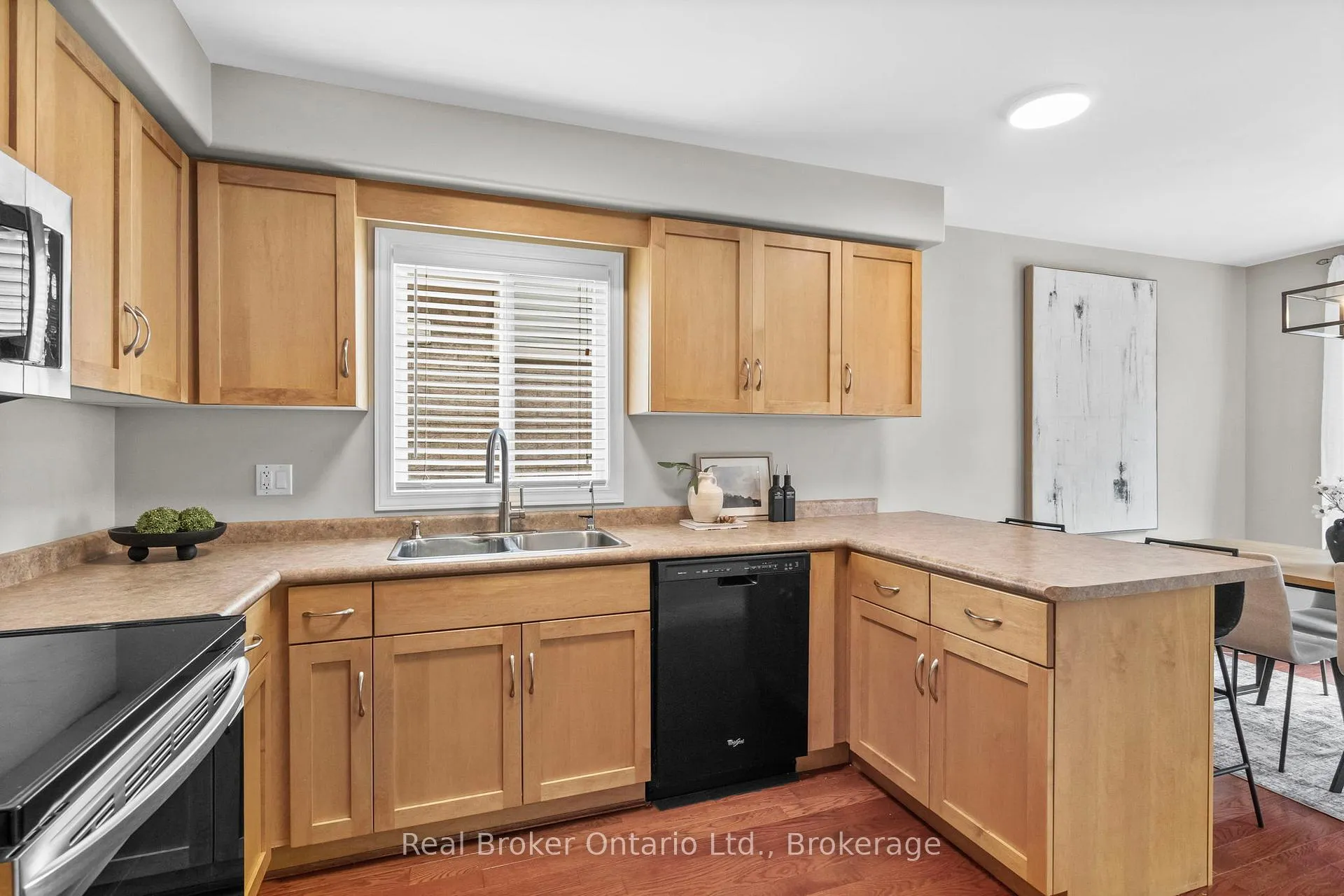 Photo 14 of 4 Beardmore Crescent, Halton Hills, Acton — HOMEH