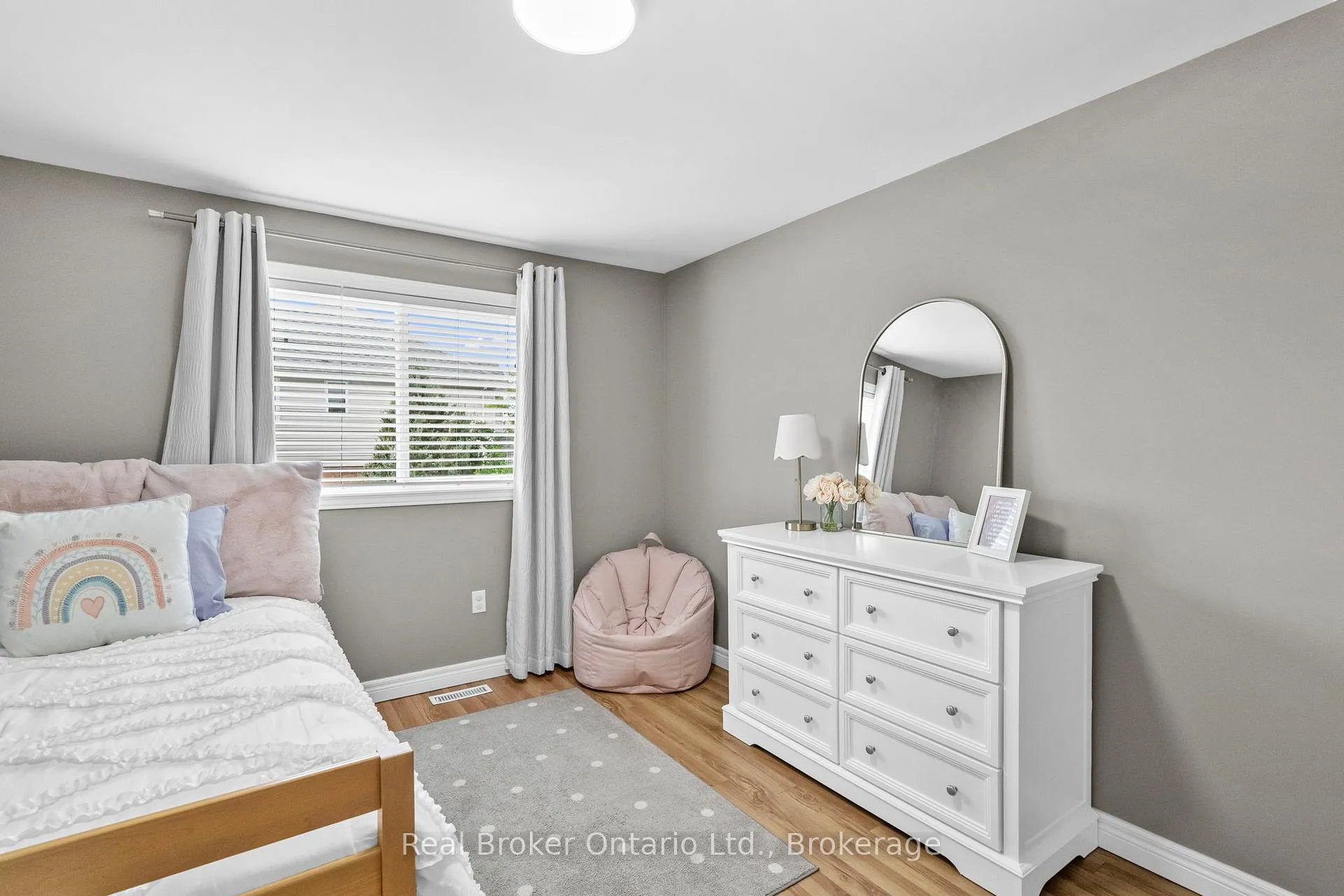 Photo 22 of 4 Beardmore Crescent, Halton Hills, Acton — HOMEH
