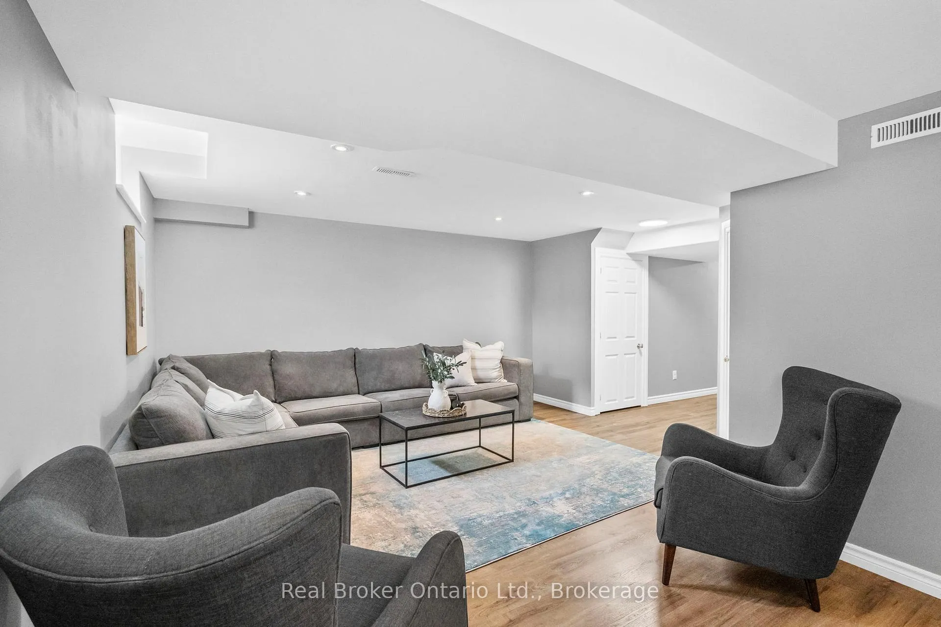 Photo 32 of 4 Beardmore Crescent, Halton Hills, Acton — HOMEH