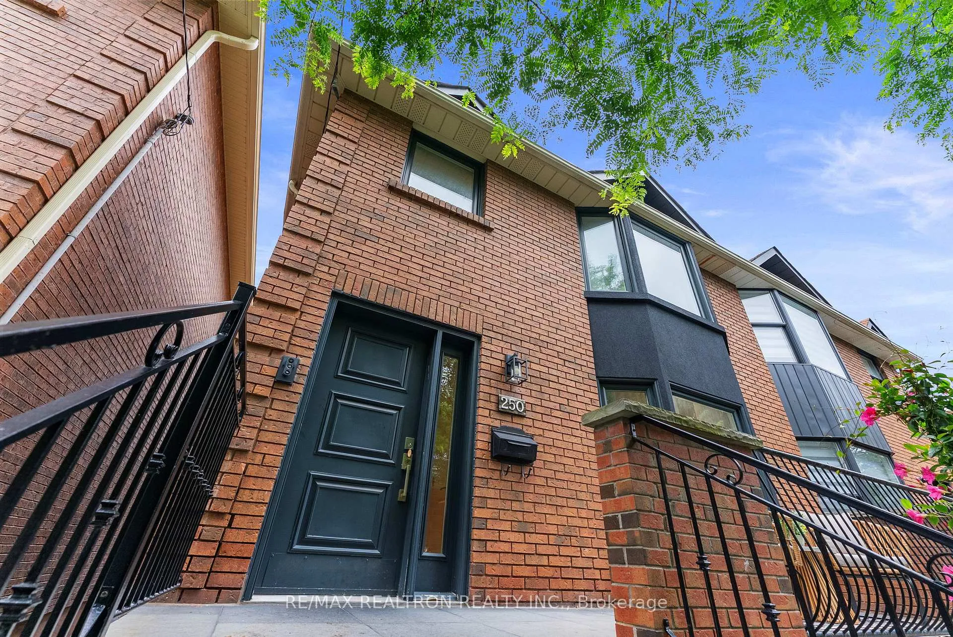 Photo 5 of 250 Glenforest Road, Toronto, Lawrence Park North — HOMEH