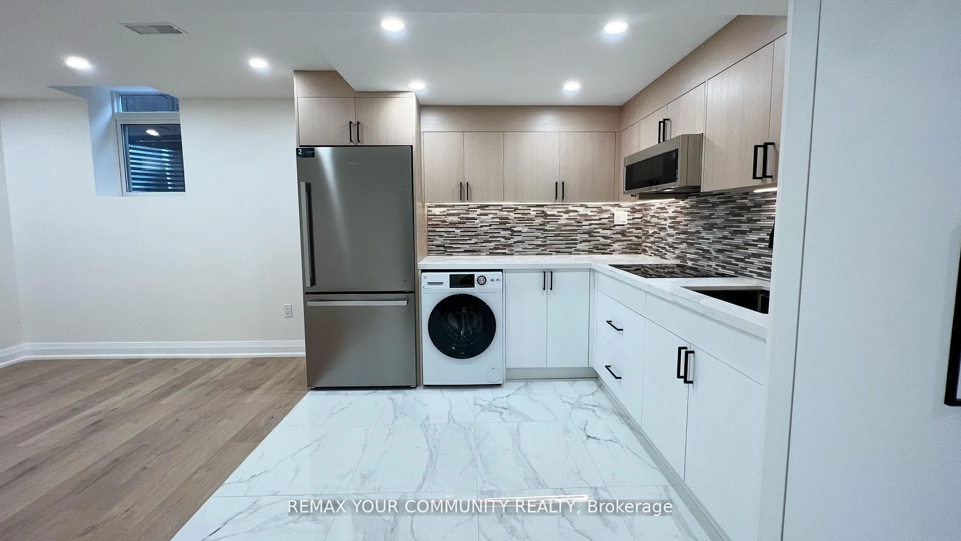 Photo 5 of Unit Lower, 24 Foxhill Drive, Vaughan, Maple — HOMEH