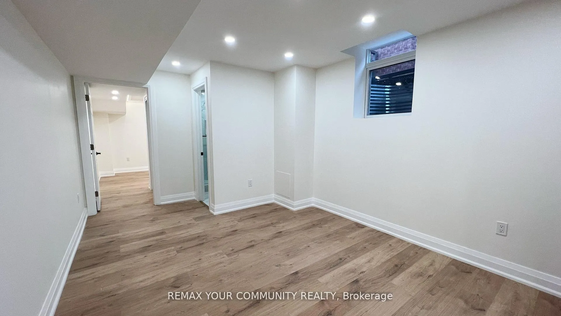 Photo 6 of Unit Lower, 24 Foxhill Drive, Vaughan, Maple — HOMEH